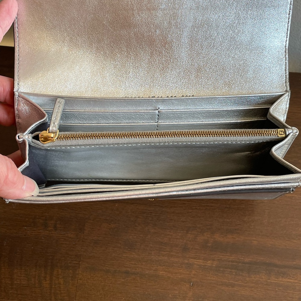 🌺EUC🌺 FENDI Roma Long Wallet Silver - Full Set! - Picture 6 of 12